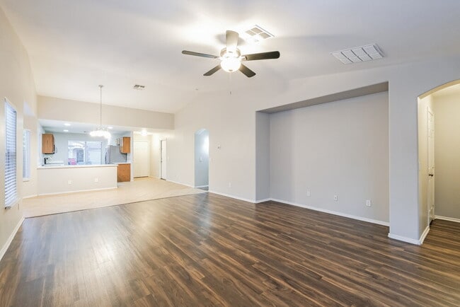 Building Photo - 9132 W Cordes Rd