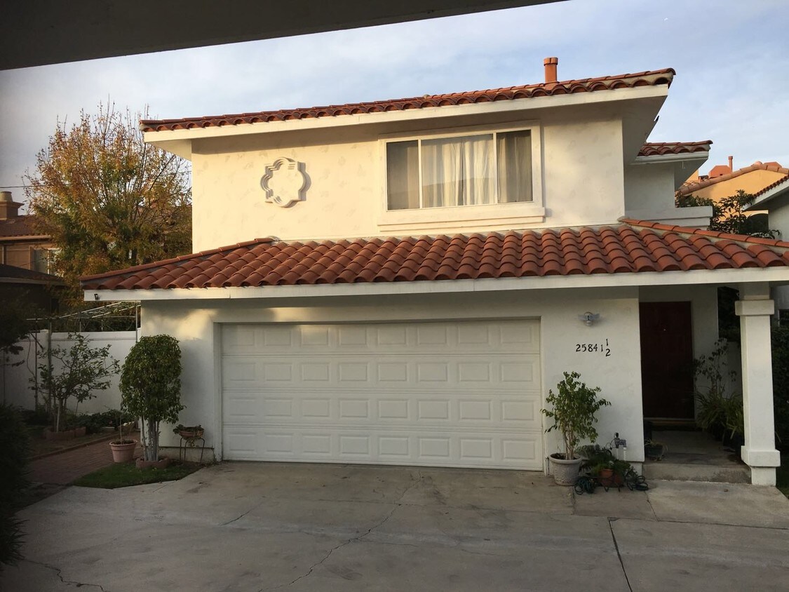 Foto principal - 25841 Eshelman Ave