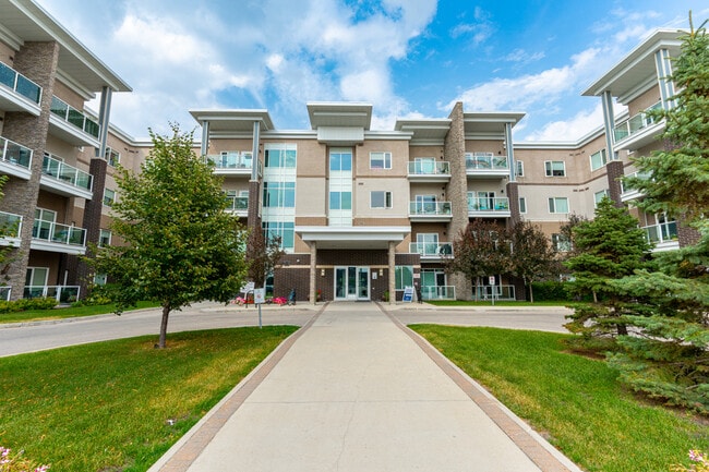 Photo du bâtiment - Lady Joyce Apartments