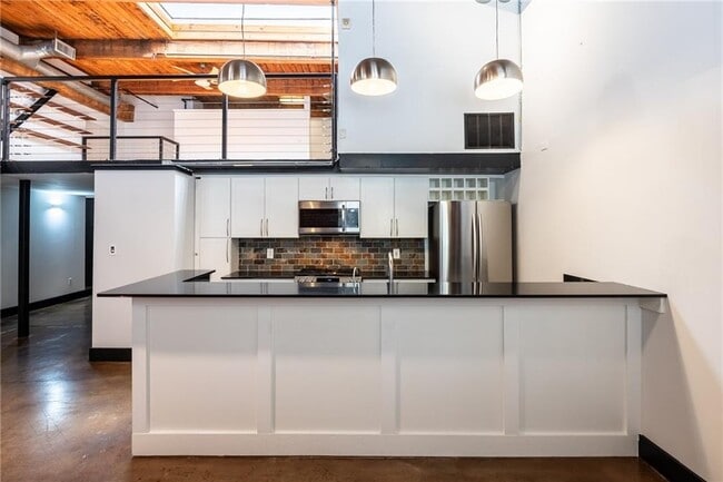 Building Photo - 644 Wells St SW