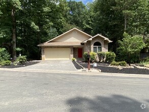 Building Photo - 310 Paoli Trce