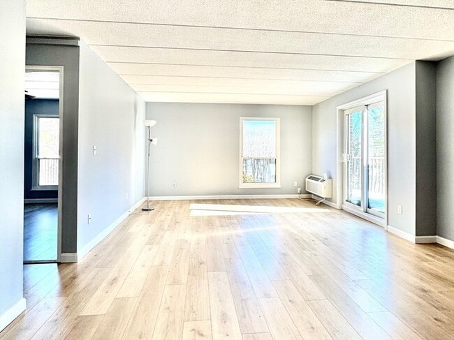 Building Photo - 147 Turner Rd