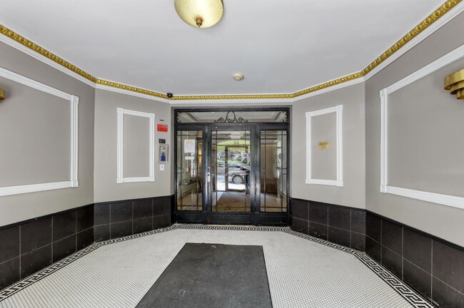 Building Photo - 36 Duncan Ave