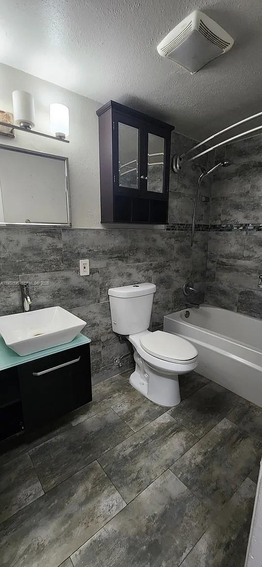 Foto del edificio - 1 NE 78th St