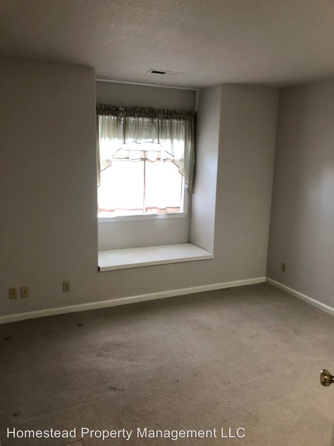 Building Photo - 5 br, 2.5 bath House - 1189 Mickey Ln E