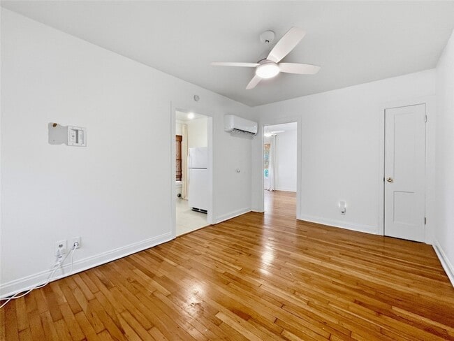Building Photo - 1407 Drake Ave