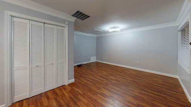 Foto del edificio - 7706 Bender Rd