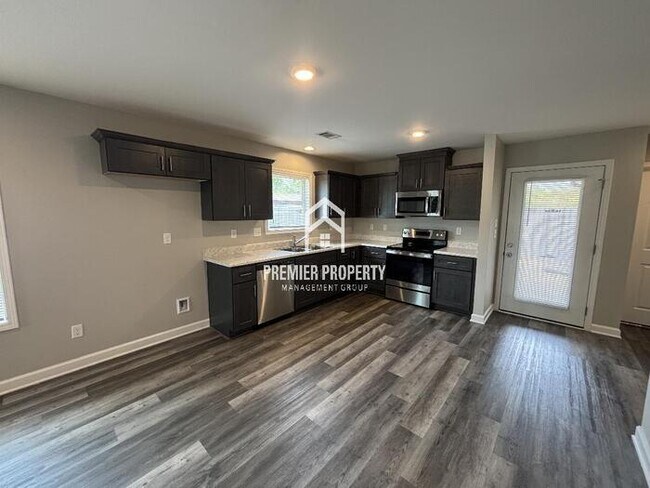 Building Photo - 250 Castlebar Cir