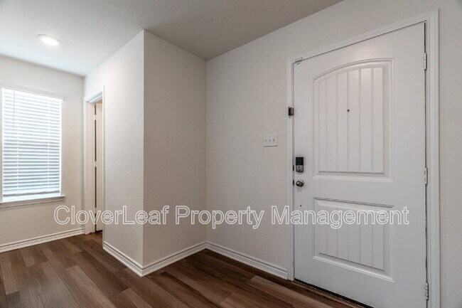 Foto del edificio - 9434 Braman Pt