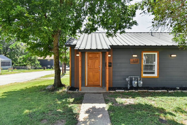 Building Photo - 618 N 22nd St