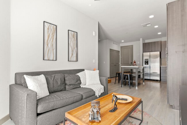 Building Photo - 400 N 2nd Ave