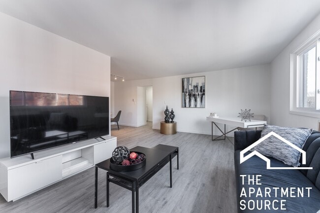 Photo - 7621 N Sheridan Rd Apartment