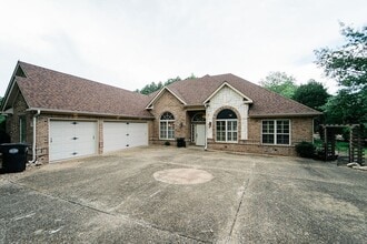 Building Photo - 2 Alabanza Ln