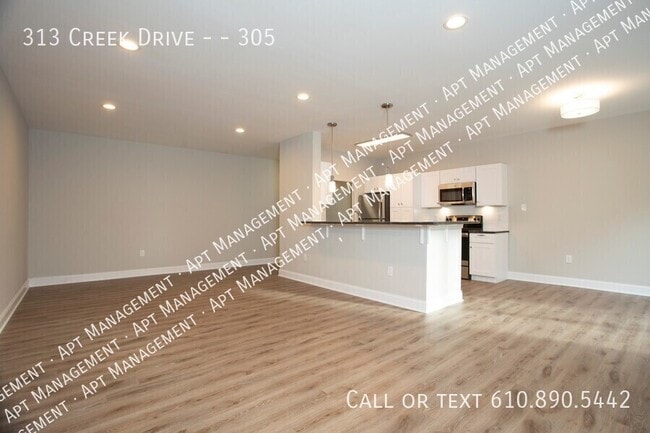 Foto del edificio - 313 Creek Dr