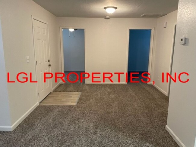 Foto del edificio - 3455 Taylor St