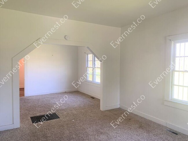 Building Photo - 220 63rd St S