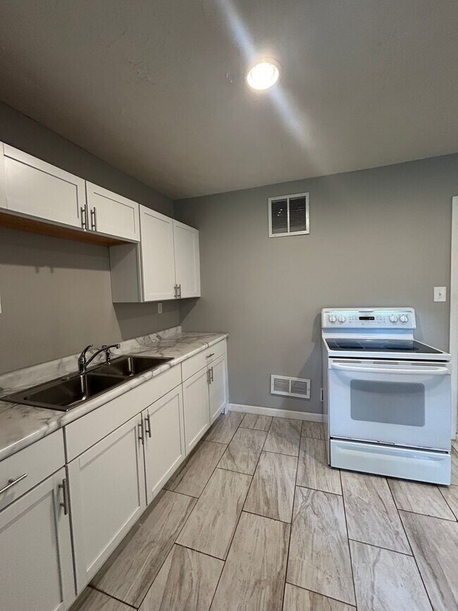 Foto del edificio - Rampart Holdings II Rentals (1101 Bancroft St.)