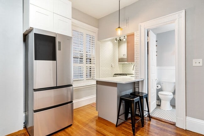 Building Photo - 261 Beacon St