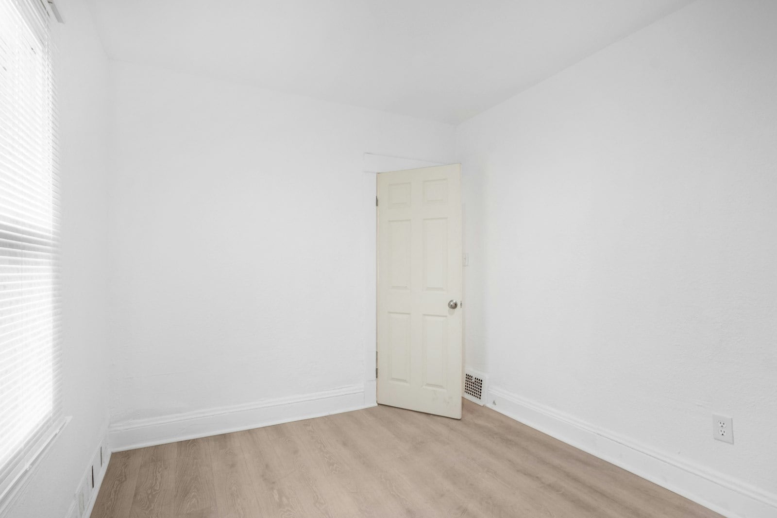 10413 Mt Auburn Ave Cleveland, OH 44104 – photo 4