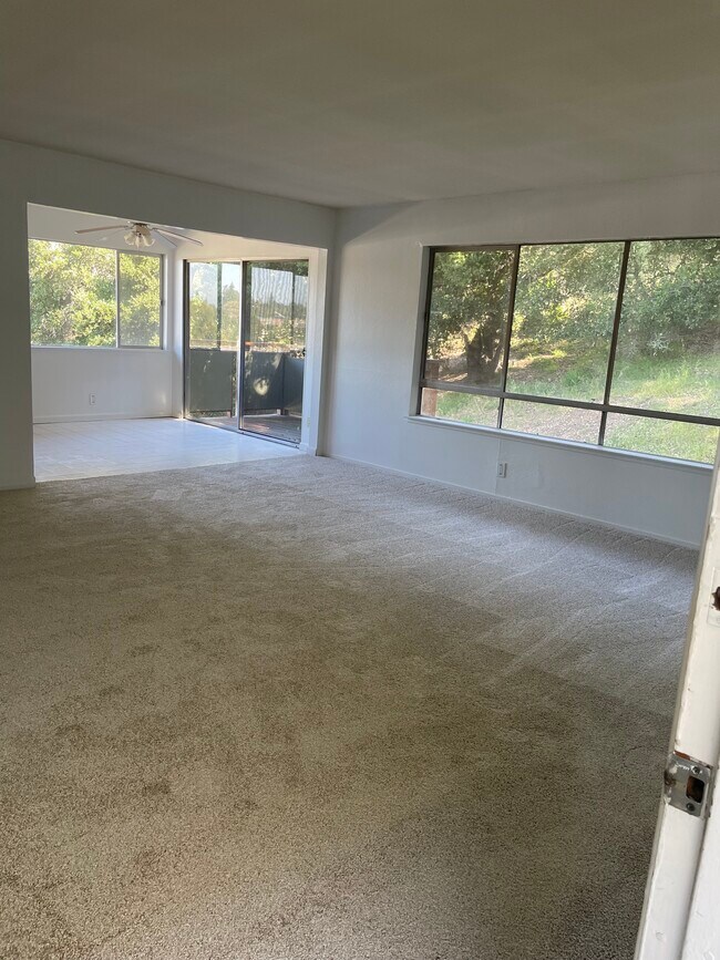 Foto del edificio - 8043 Greenridge Dr