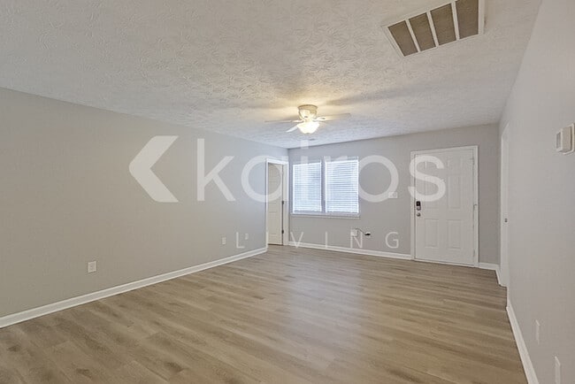 Building Photo - 310 Deer Park Dr