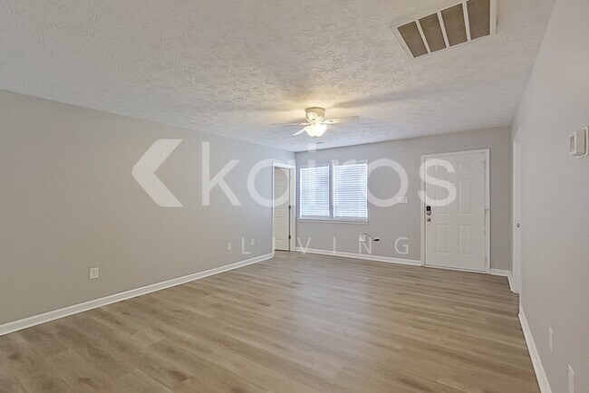 Foto del edificio - 310 Deer Park Dr