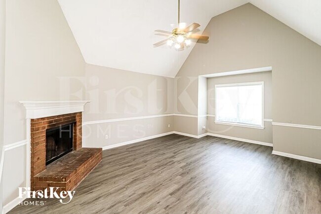 Foto del edificio - 6856 Meadow Chase Ln