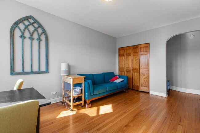 Foto del edificio - 2837 N Sawyer Ave