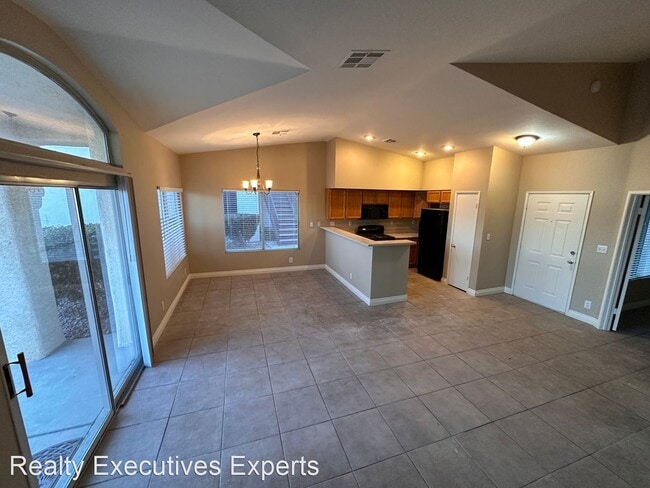 Building Photo - 2 br, 1 bath House - 7201 Indian Creek #104
