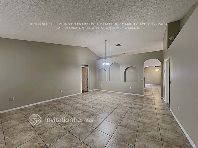 Building Photo - 5627 Oakwood Knoll Dr