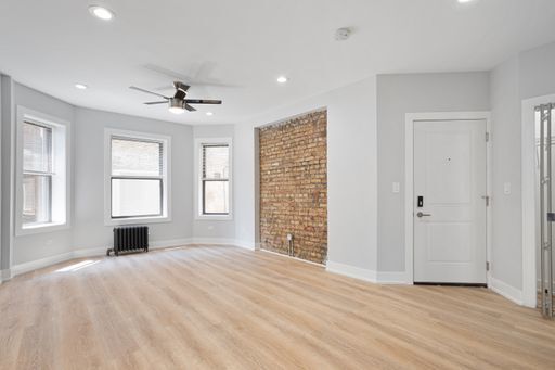 Foto del edificio - 7512 N Eastlake Terrace
