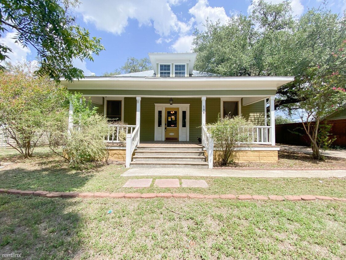 5 br, 3 bath House 156 Park Ave House Rental in Martindale, TX