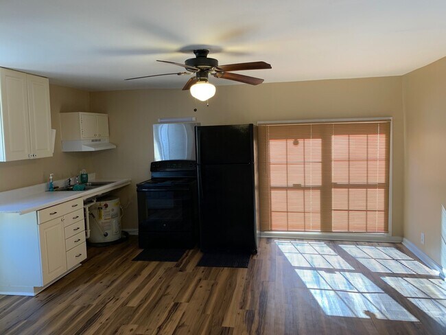 Foto del edificio - Updated Studio Apartment!