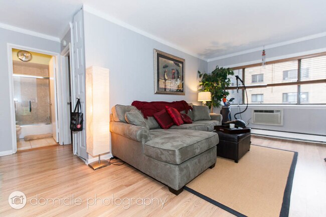 Foto del edificio - 3620 N Pine Grove Ave