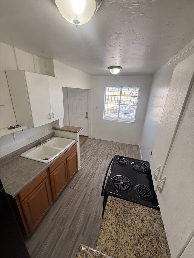 Foto del edificio - 708 Jackson Ave