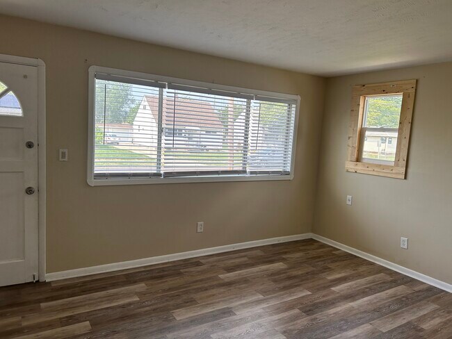 Building Photo - 5729 Doris Dr