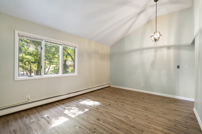 high ceiling living rooms - 365 Shaler Blvd