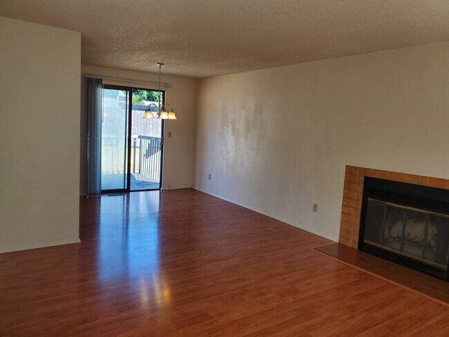 Building Photo - 3 br, 2 bath House - 7307 Blackbird Dr NE