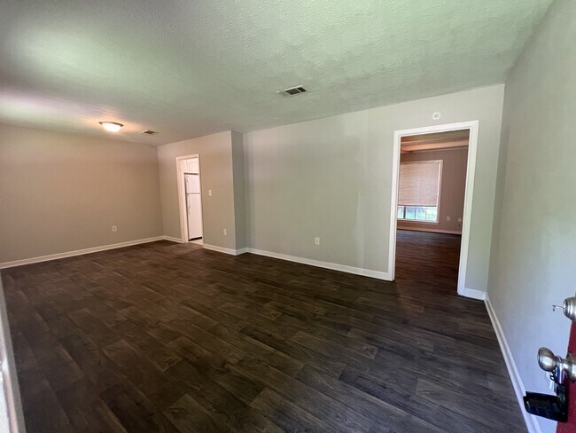 Foto del edificio - 2915 Longwood Dr