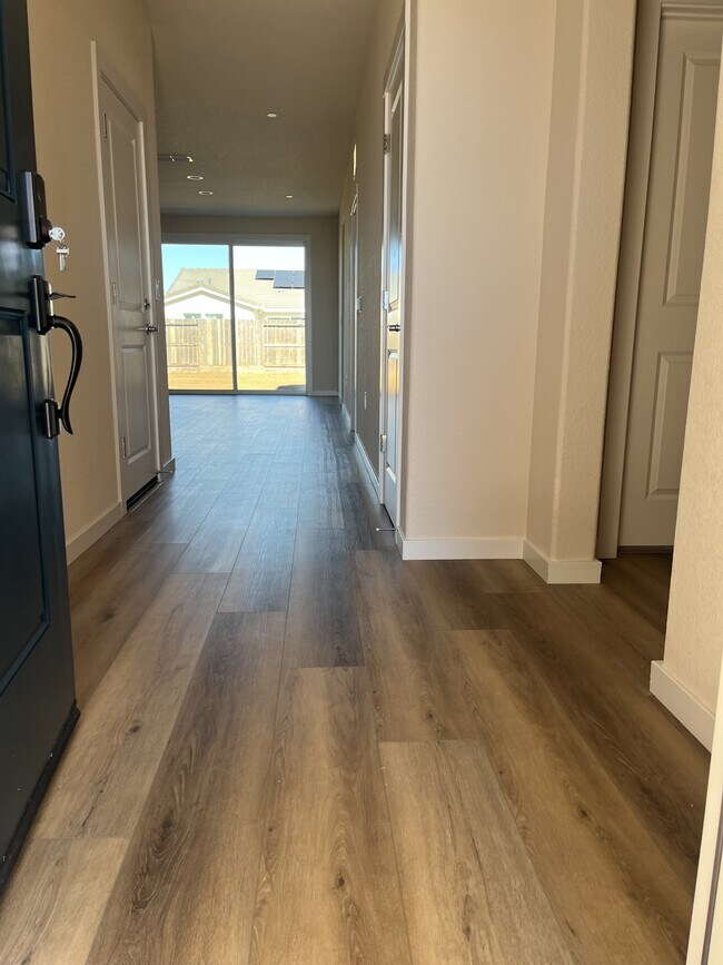 Foto del edificio - 1761 Lockwood Dr