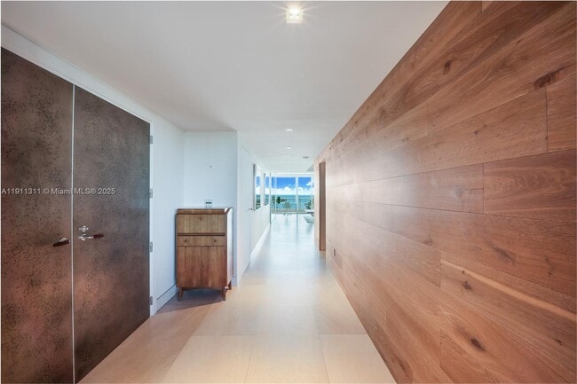 Building Photo - 2627 S Bayshore Dr