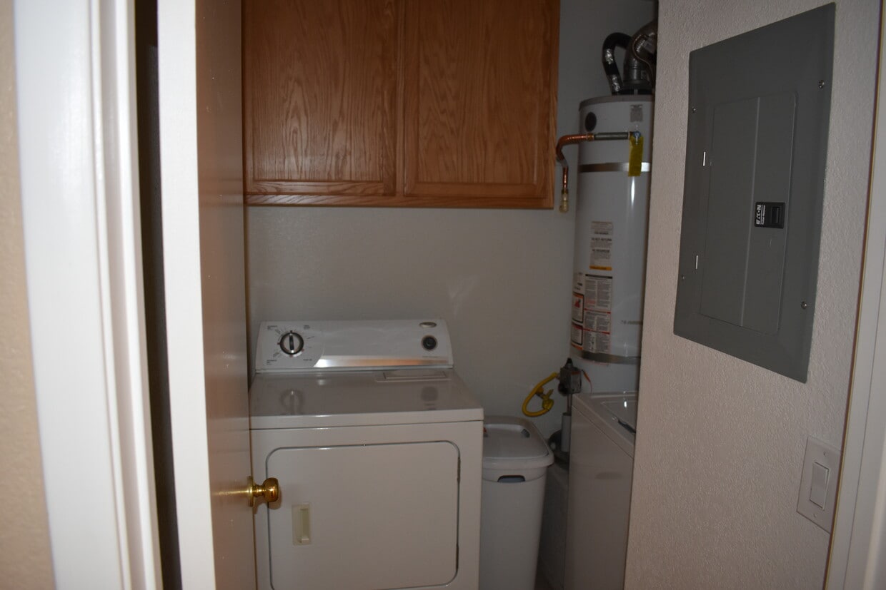 5511 E Jackpot Winner Ln, Las Vegas, NV 89122 Townhome Rentals in Las