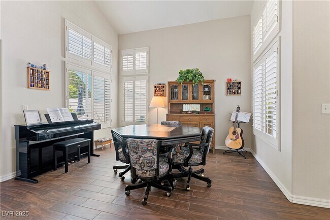 Building Photo - 1870 Desert Forest Way