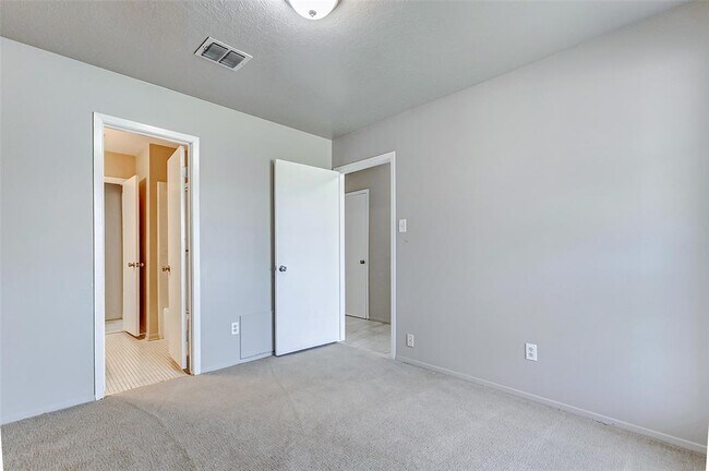 Foto del edificio - 5318 Botany Ln