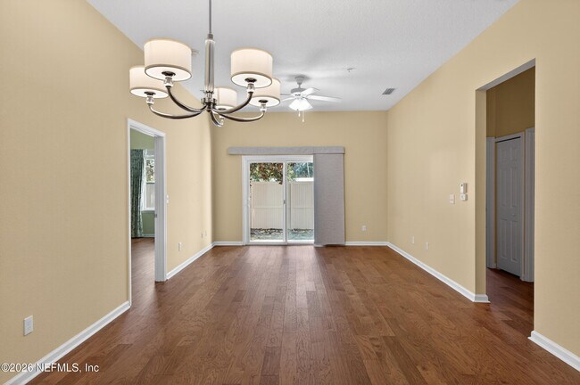 Foto del edificio - 319 Golden Lake Loop