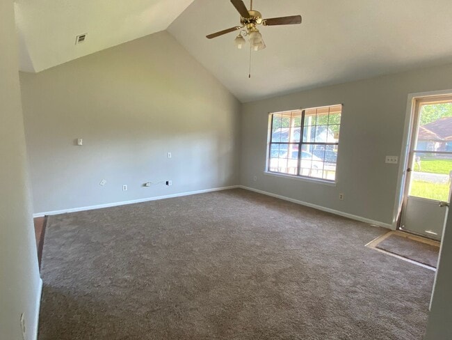 Building Photo - Ridgewood Subdivision Gem: 3-Bedroom Home with Fenced Yard.