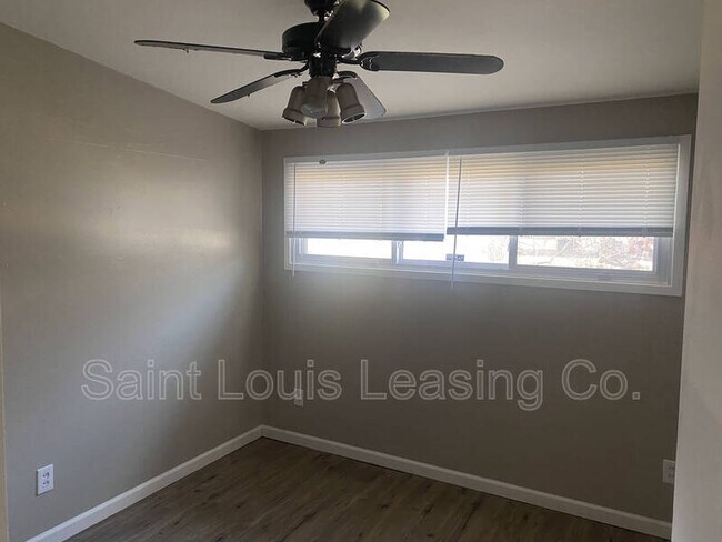 Foto del edificio - 865 Robinwood Dr