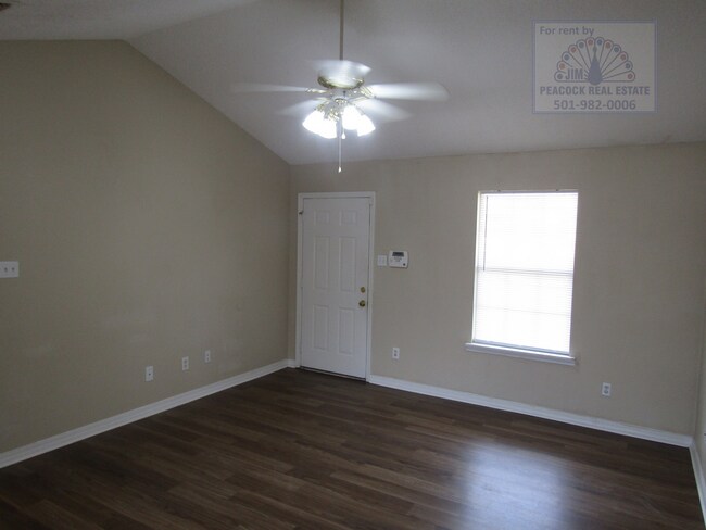 Foto del edificio - 33 Wolverine Dr