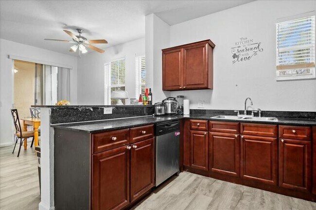 Foto del edificio - 1109 Shoma Dr