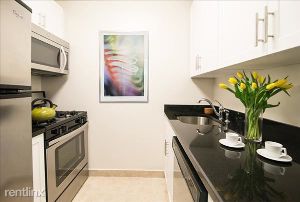 Foto del edificio - Studio, 1 bath  - 734 Columbus Ave